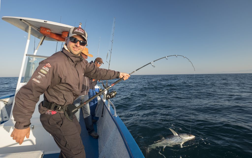 Iscle Martinez testing the new Cinnetic Thunderstrike Big Tuna rods -  Cinnetic Fishing