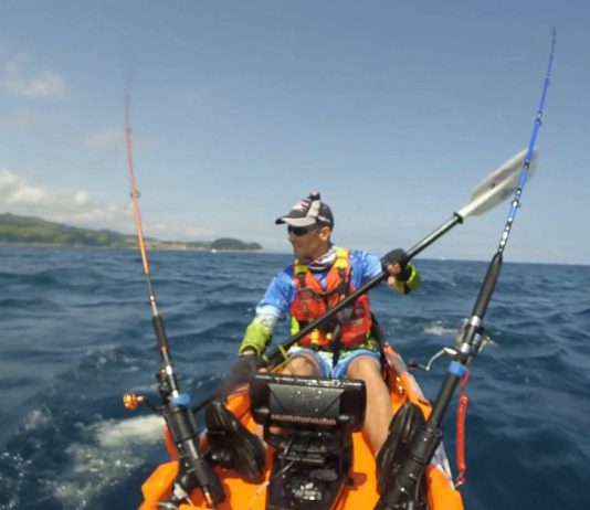 Mikel Piranha del team Astur Kayak en una jornada de bonitos